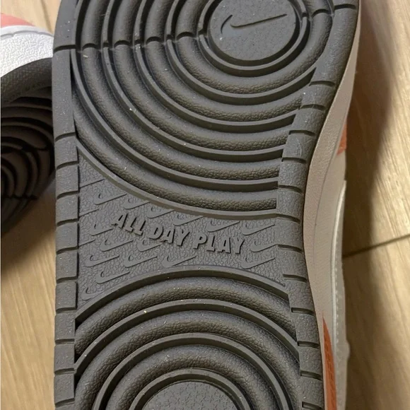 Nike Court Borough Low White and Peach Sneakers - Picture 3 of 4